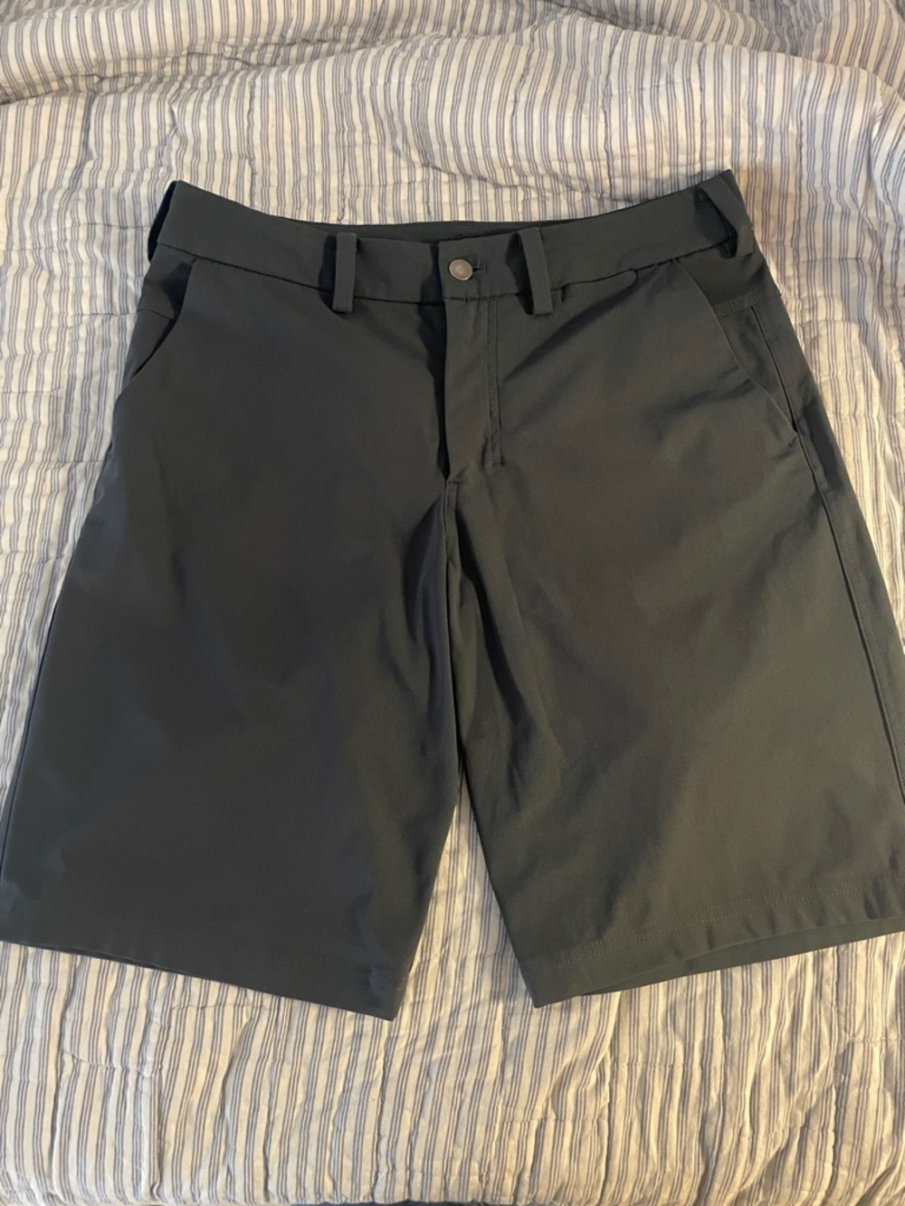 lululemon athletica Men's Black Flat-Front Golf Shorts